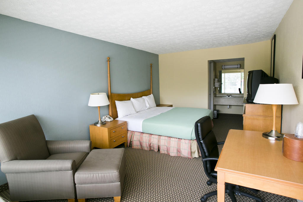 Star City Inn And Suites Гров Сити Номер фото